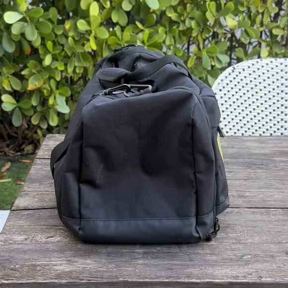 John Deere Large Duffel Travel Bag LOGO Black Never Used Excellent Condition - Picture 3 of 11